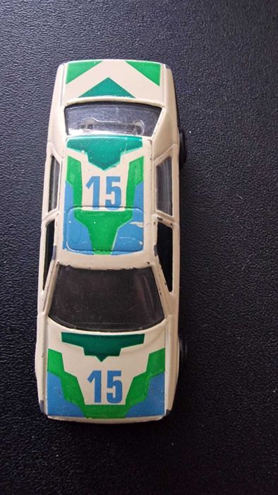 Machetă vintage de mașină Yatming Ford Sierra Sapphire la scara 1:64