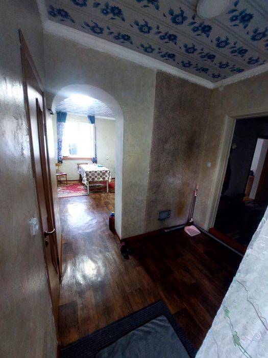 Продам уютный большой дом с хозяйством . Дом расположен в Шелеке .