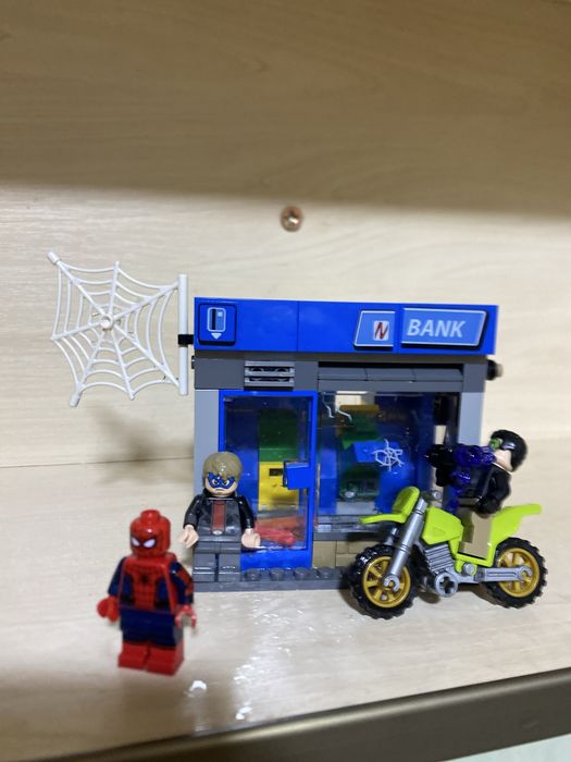 Человек-паук Lego продаю очень дёшево Актау оригинал Lego