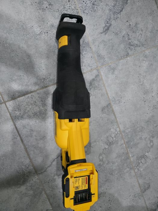 Продам сабельную пилу DEWALT DCS386