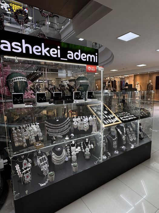 Продам Витрину  островок