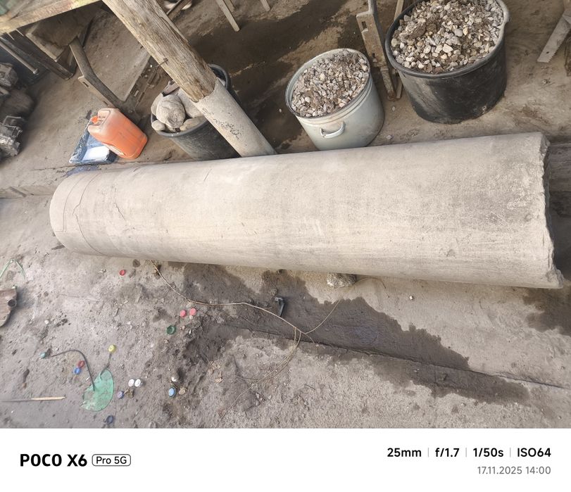 Дверь труба и стол тиска