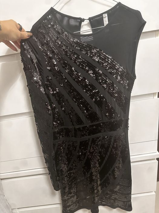 Рокля с едно рамо и пайети