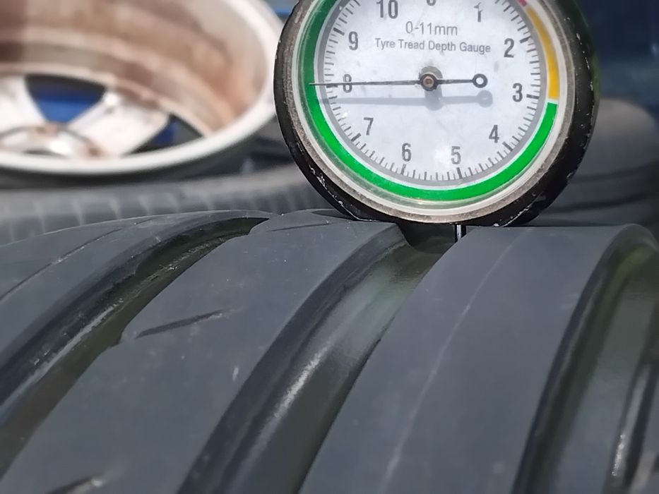 Гуми 225 45 19 Бриджстоун Bridgestone 2 броя - нов внос. Не са нови! Посочената цена е за един брой гума.