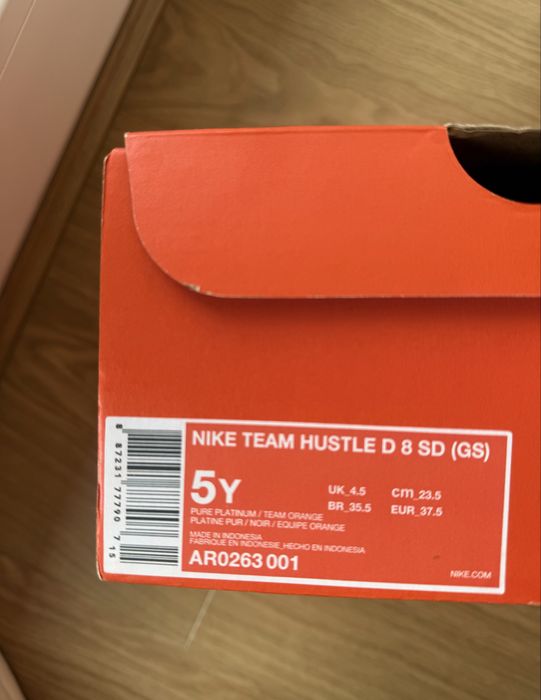 Nike Team Hustle nr. 37,5