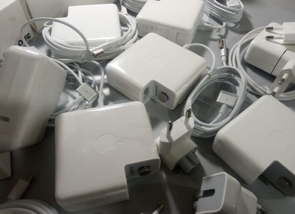 . . на MacBook 60W - зарядка, блок питания