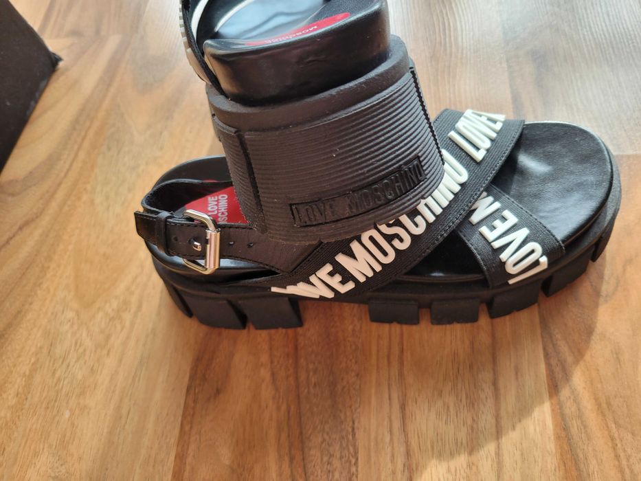 Love Moschino чисто нови дамски сандали