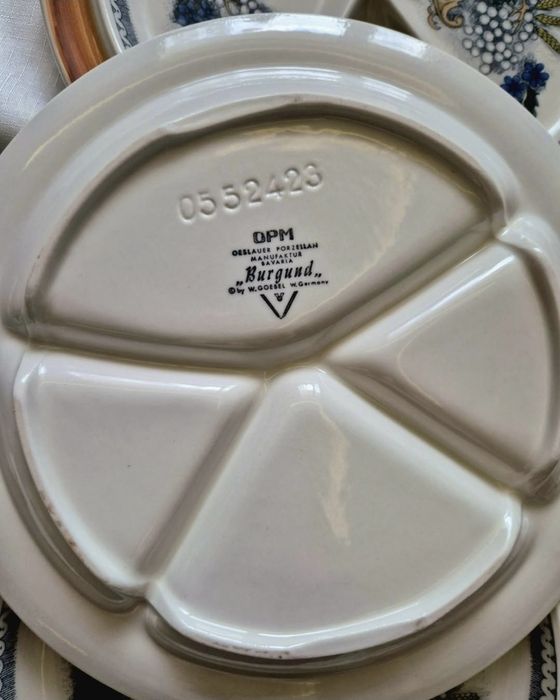 Четири винтидж порцеланови плата