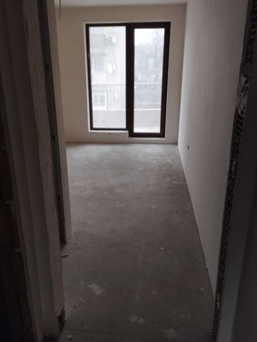 Продавам голям двустаен апартамент, колхозен пазар, Варна