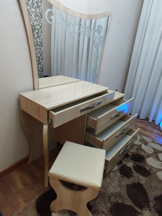 Туалетный столик