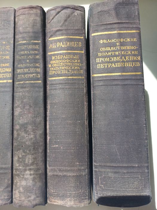 Книги разного жанра,и формата.