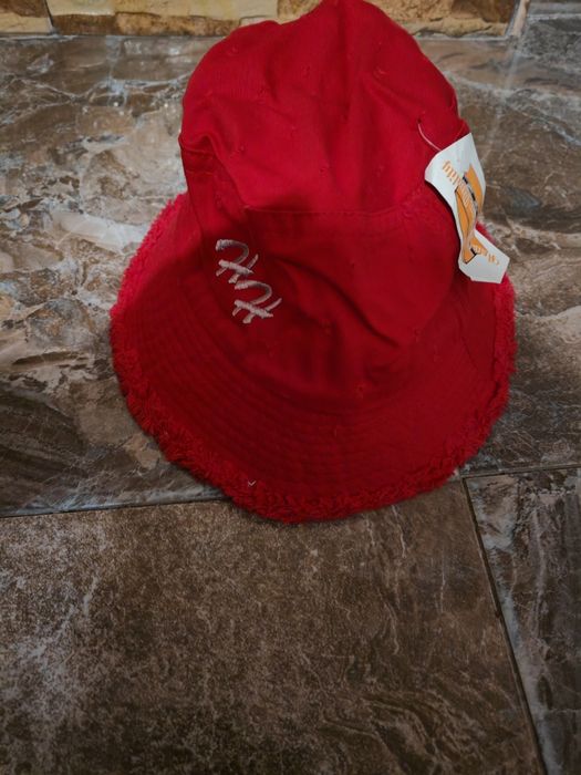 Pălării și șepcuțe noi