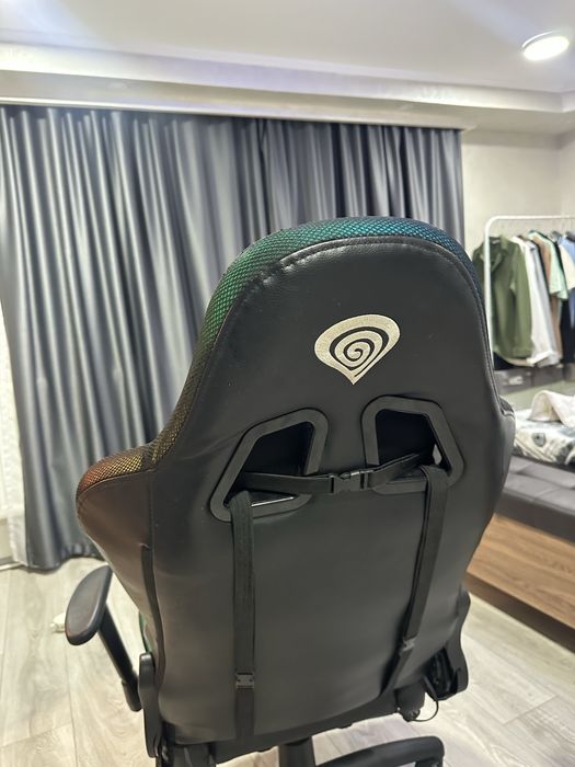 Vand scaun de gaming genesis