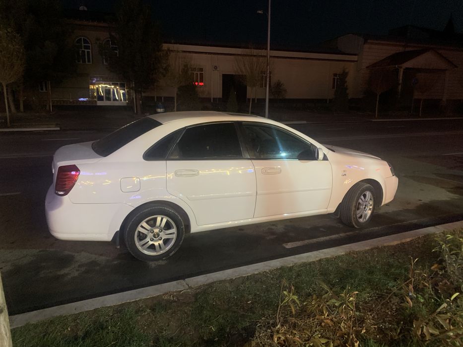 Срочно сотилади ласети 1.6