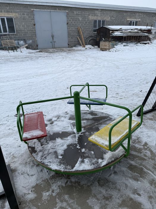 Детская карусель уличная