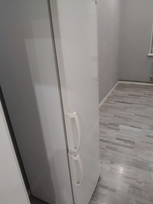 Холодильник LG        .