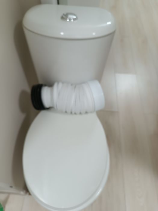 Унитаз с бочком и гофрой