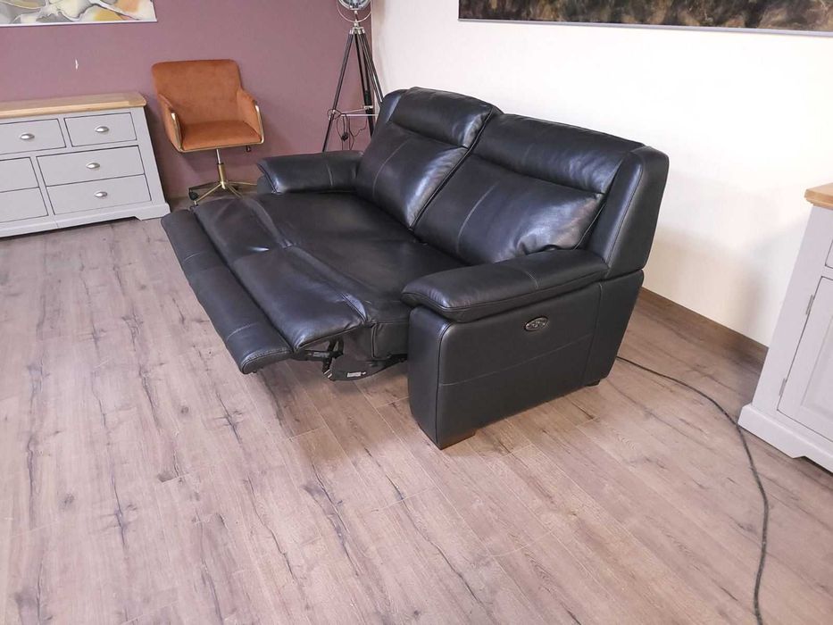 Черен кожен диван тройка с електрически релаксиращ механизъм