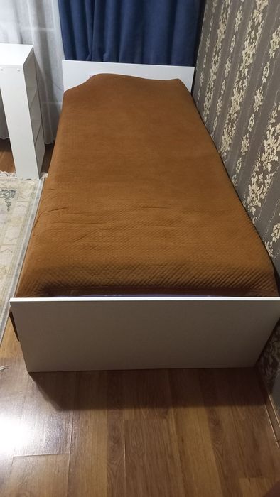 Кровать с матрасом