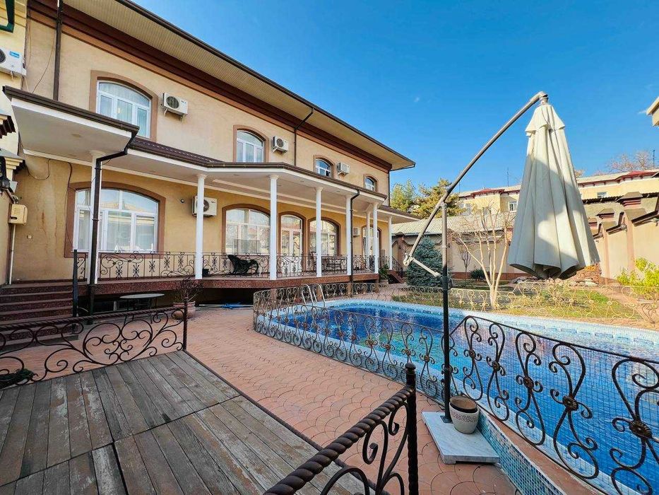 Аренда дома на Ивлиева  7 соток 8 комнат 5000 у.е