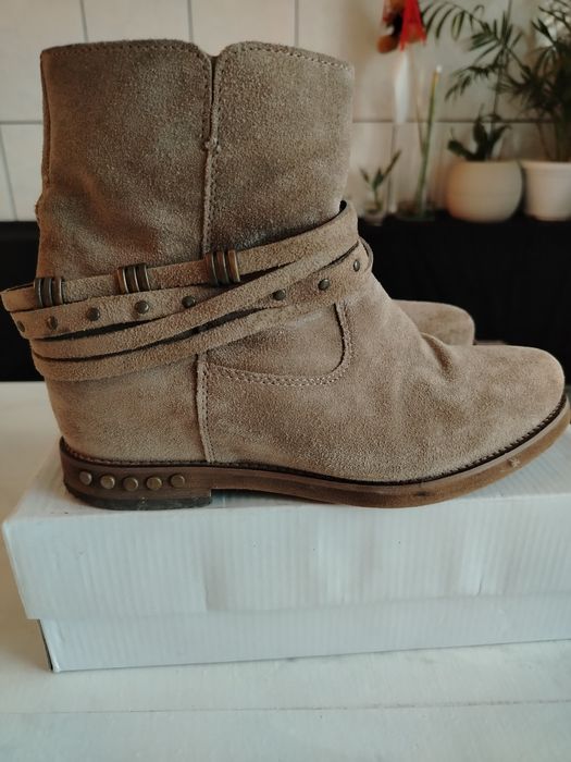 Cizme scurte, piele întoarsă