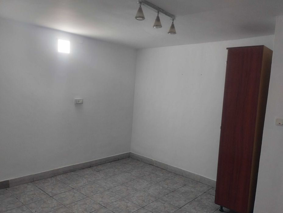 Dau in chirie mic spatiu vis a vis de Palatul Justitiei