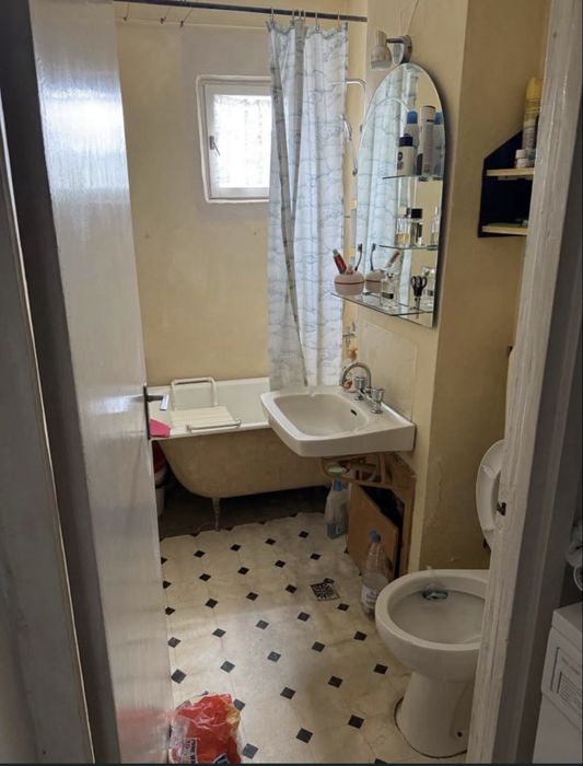 Vand apartament cu 3 camere