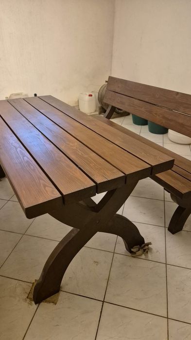 Vand masă set terasa,masă  bănci si doua scaune din lemn masiv