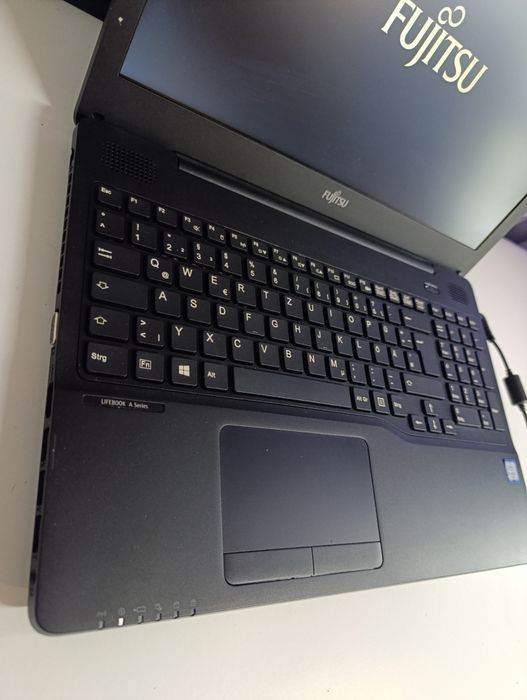 Laptop profesional Fujitsu model A556 Intel i5 6200u