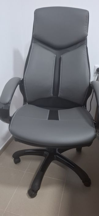 Продавам офис стол