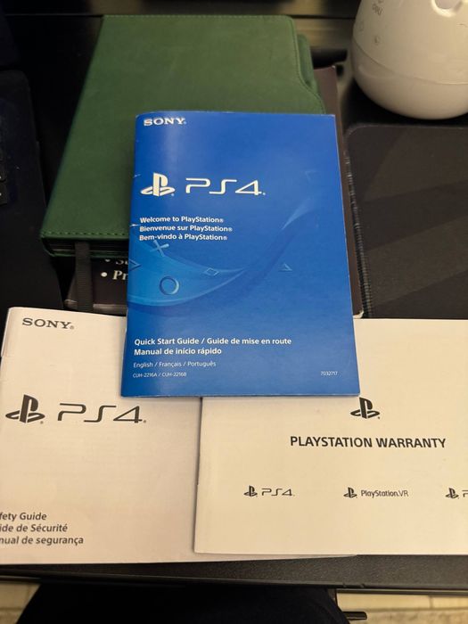 PS4 Slim 1TB + 2 джойстика + игры