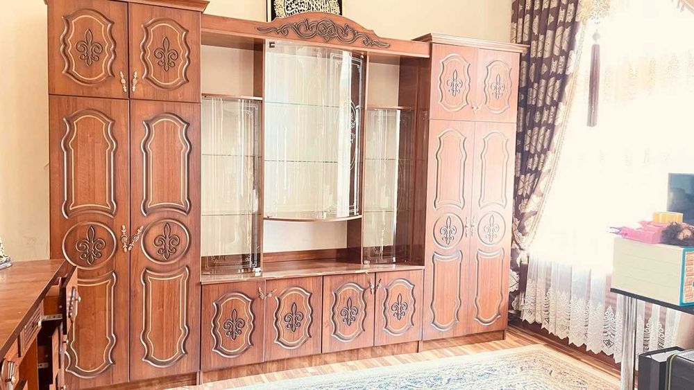 Продается большая стенка с двумя шкафами в отличном состоянии!
