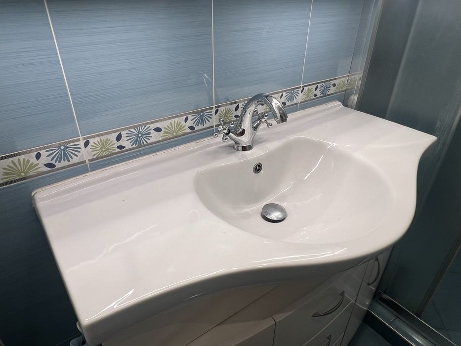 Шкаф с мивка за баня