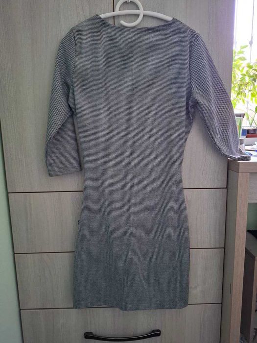 продается серое платье на девушку подросток