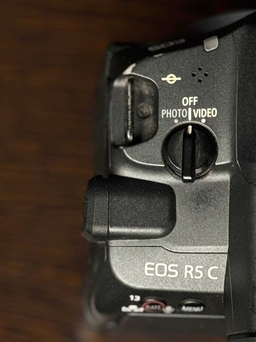 Canon R5 c ideal xolatda