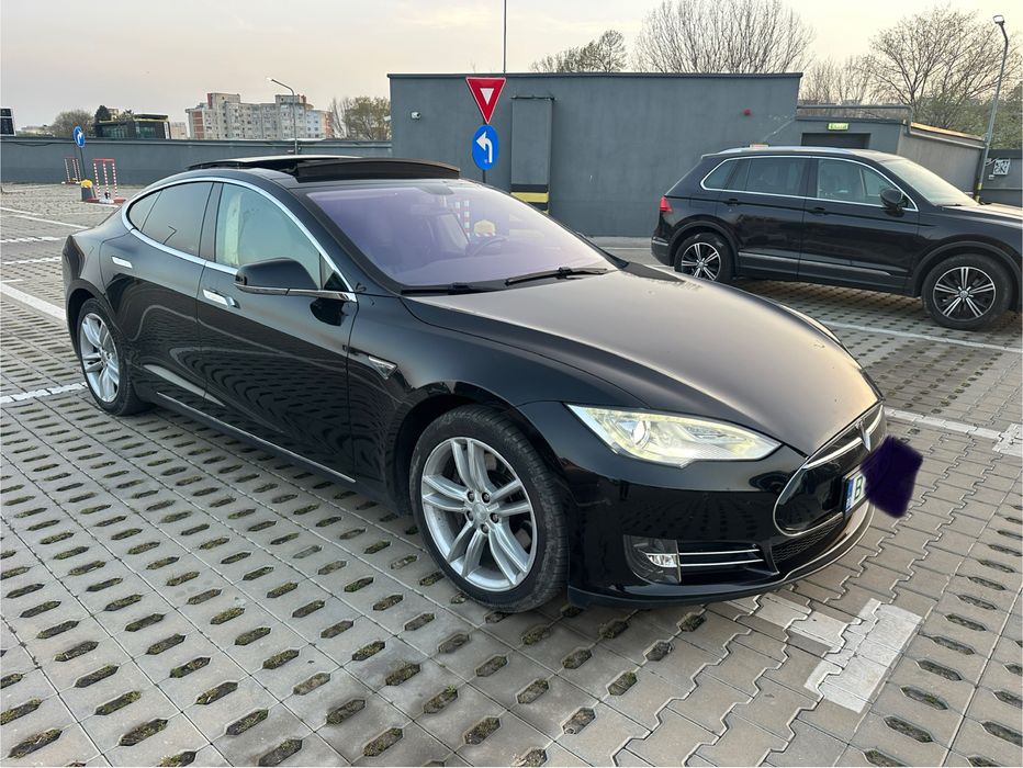 TESLA Model S 2014 — imagine 2