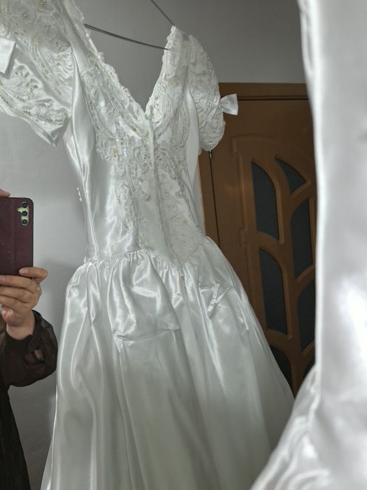 Vând rochie de mireasă