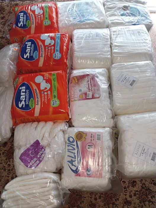 Голям лот от памперси,пелени,парчета за възрастни