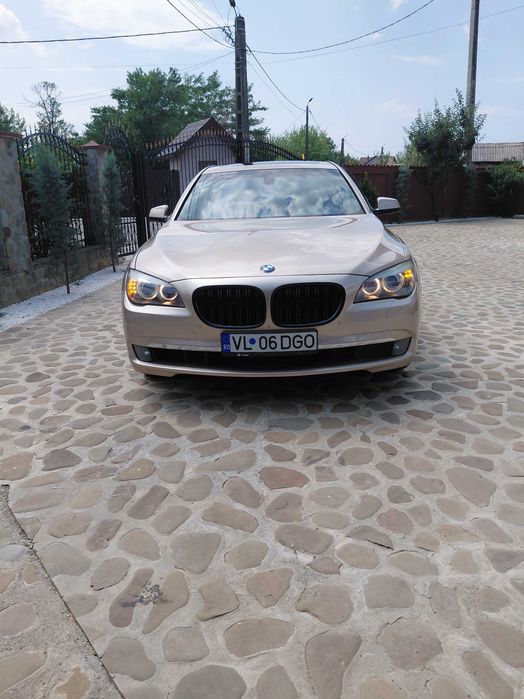 Vînd BMW seria 7 An  2012 Full 280,000 km, 240 CP 3000 Benzină