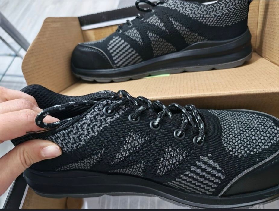 Нови работни обувки с бомбе