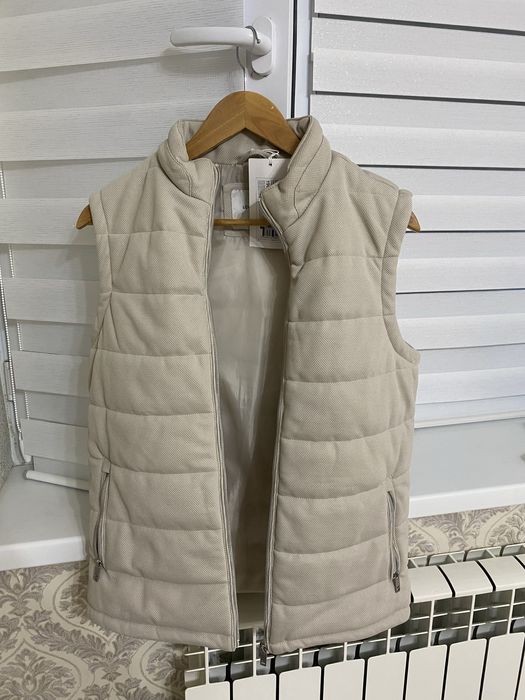 Жилет бежевый классика