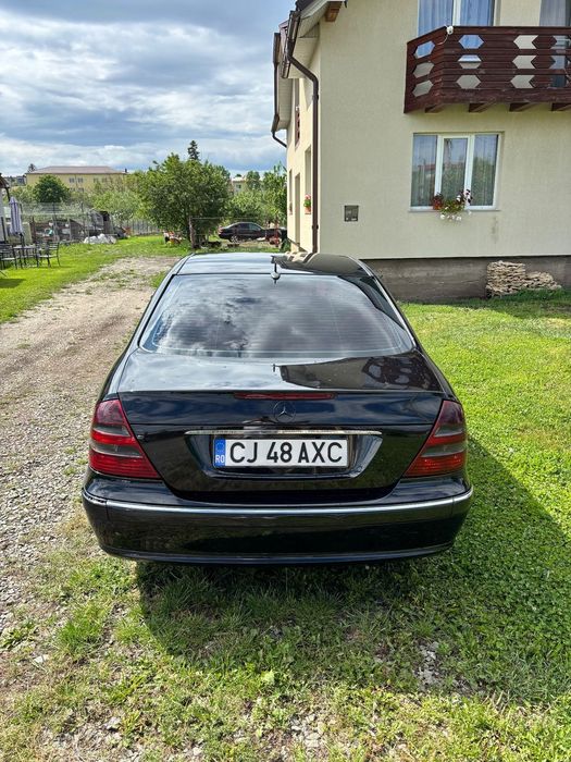 Mercedes-Benz E class. Accept si schimb cu cutie automata