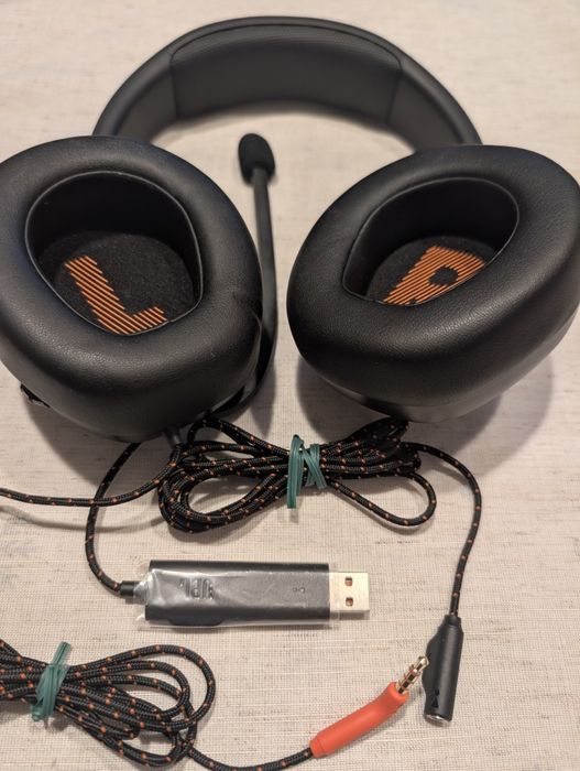 Casti JBL cu microfon