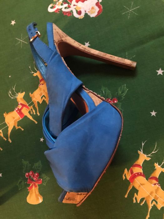 Sandale albastre cu toc inalt