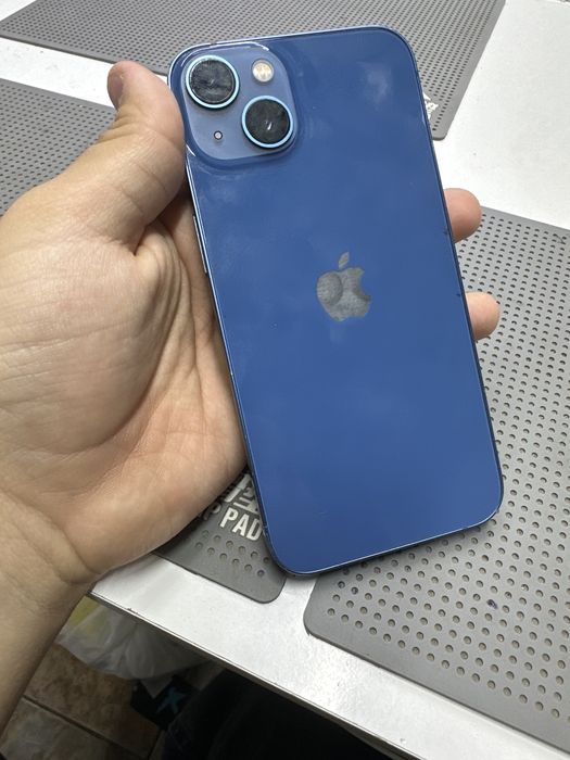 Продам iPhone 13 в идеальном состоянии