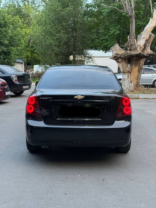 •Lacetti 1.8 2012