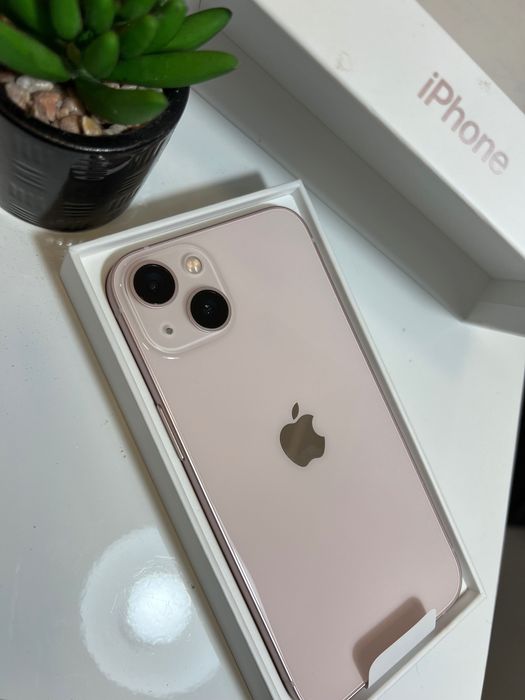 iPhone 13 чисто нов с гаранция 1г
