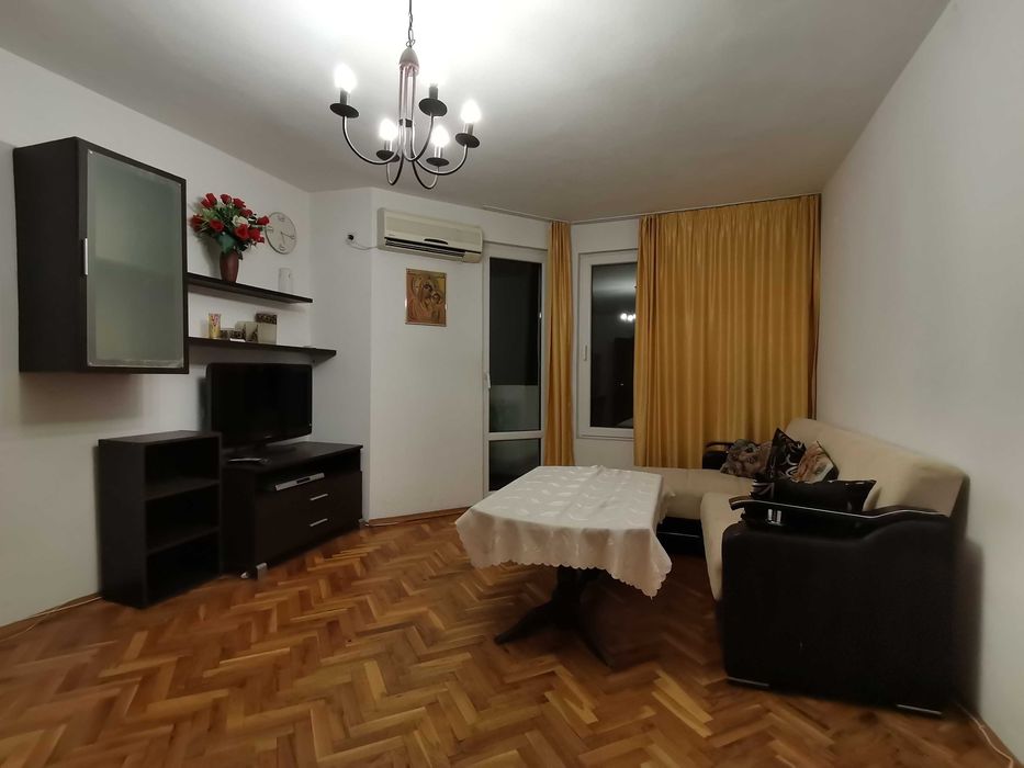 Дава се под наем Двустаен апартамент в Бургас, Център - 68 кв.м за 255 € - Снимка #3