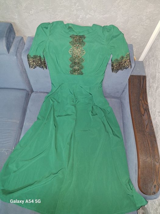 Продам платья  женские