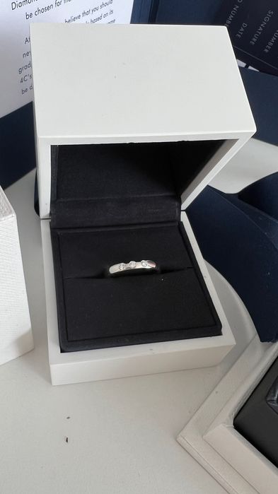 Кольцо из платины с бриллиантами De Beers